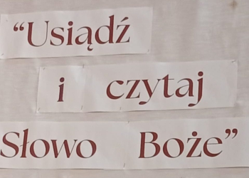 Usiądź i czytaj Słowo Boże